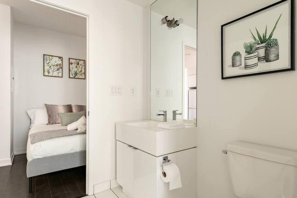 Guestic At Cityplace - Lake View & One Free Parking Toronto Exterior foto
