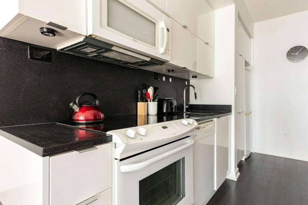 Guestic At Cityplace - Lake View & One Free Parking Toronto Exterior foto